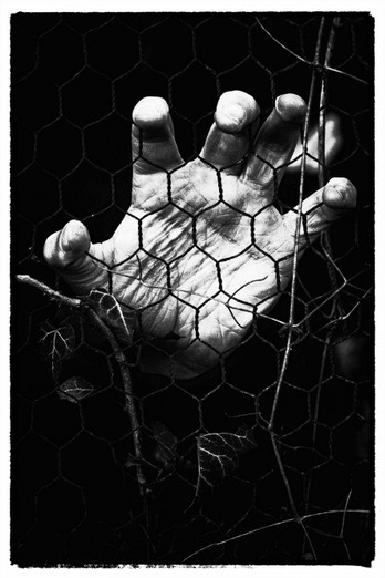 Mani: Progetto fotografico sull'Umanità di Marco Simonelli